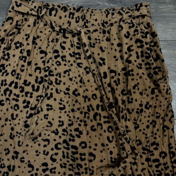 Lularoe leopard Diane pant - Picture 2 of 3